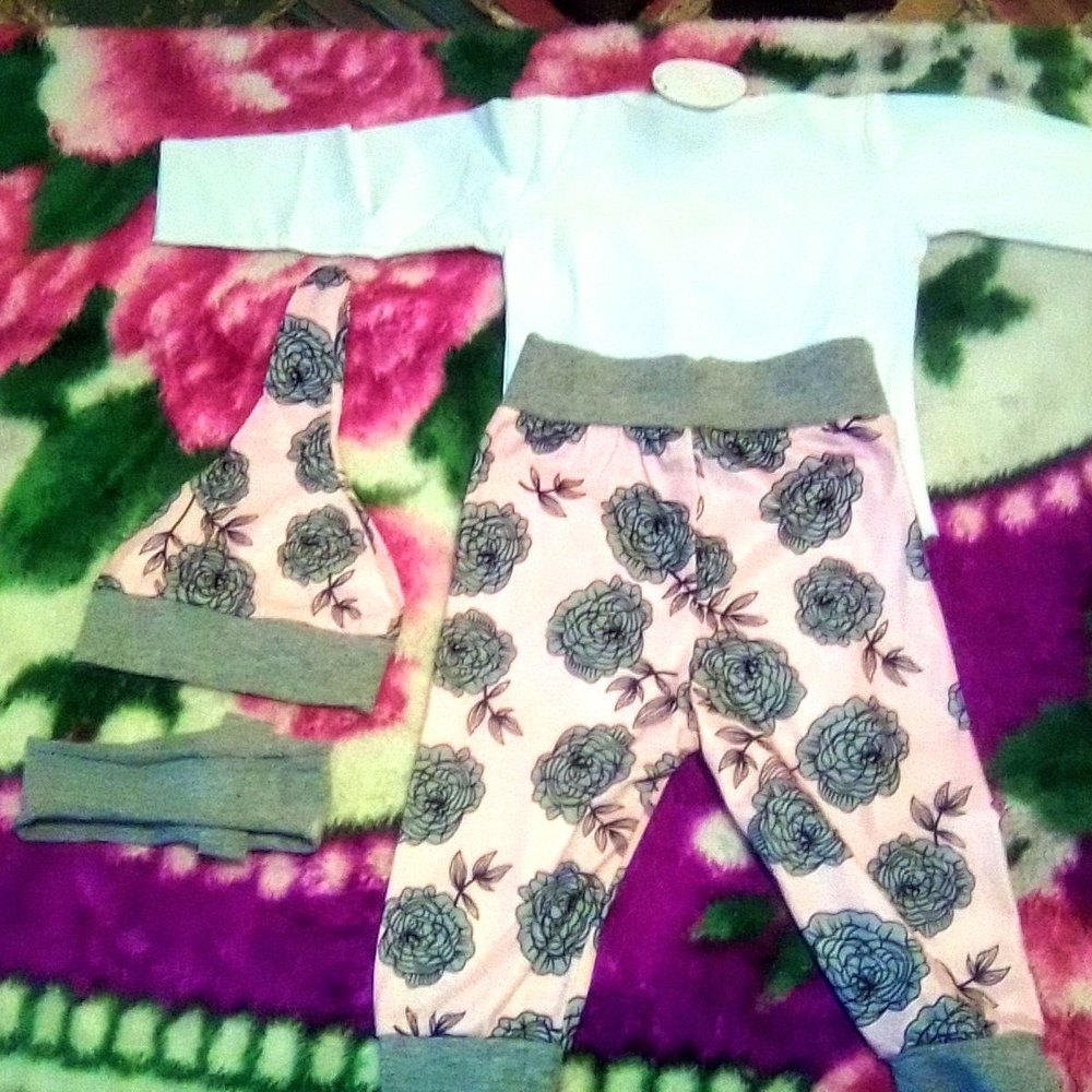 Floral Baby Outfit with Hat and Pants